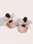 бебешки обувки, велурени обувки за бебета, елегантни бебешки обувки, обувки за кръщене, сатенена панделка, бебешки аксесоари, първи стъпки, комфортни бебешки обувки
